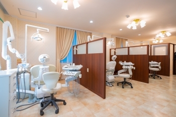 診察室「みやび歯科」