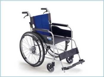 標準車椅子は貸し出し無料。上がり框などの移動もお手伝いします「ケアタクシーあおぞら（介護タクシー）」