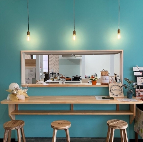 色合いおしゃれな空間「ゴールデンボンバー好きさんの　食堂喫茶　甲賀市」
