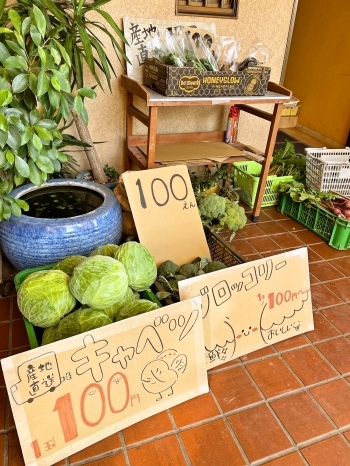 地元加古川の営農組合より届くお米や野菜も販売しております☆「有機茶房 ごえん」