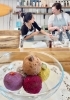 上）カフェ風キッチンが好評
下）混ぜて固めるだけで簡単に作れる「AYUMI SHIRANE/まこも蒸し/ロースイーツ教室/数秘術」