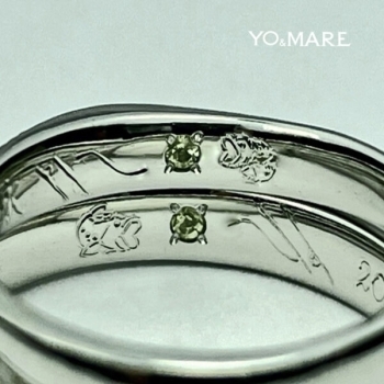 ふたりが大好きなバス釣りの模様と誕生石を入れた結婚指輪「YO＆MARE - ヨーアンドマーレ柏」