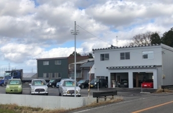 中古車展示場の様子「サクラ自動車」