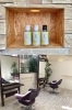 上）当店のオリジナルシャンプー&トリートメント
下）店内「Hair Make Calmer ～カルメ～」