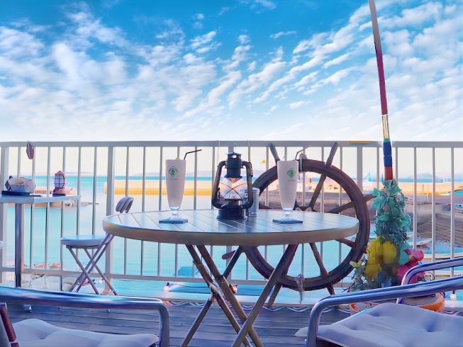 「Cafe＆BAR ダディーズホーム」鞆の浦から車で5分。海を見ながらのんびりとしたひとときを。