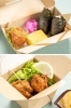 おむすび弁当と当店自慢のザンギ。「おむすび屋 武」