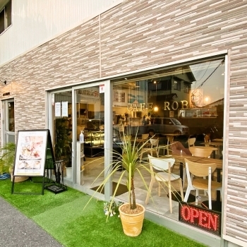バイパス北側東行きのわかりやすいところにございます☆「CafeRob（カフェロブ） 加古川店」