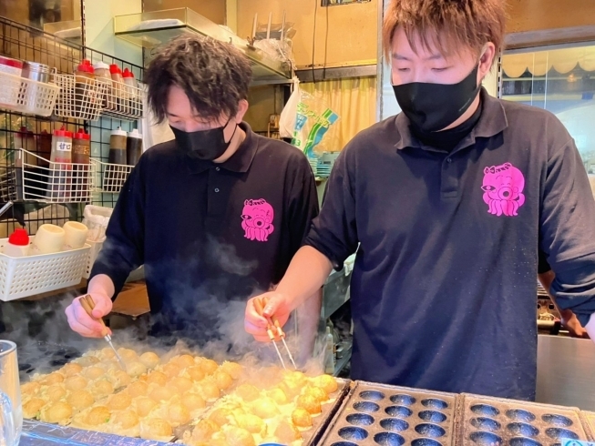 「ヤング・リーフ」大粒ふわトロたこ焼きが絶品♪　高架下のリーズナブルなたこ焼き屋