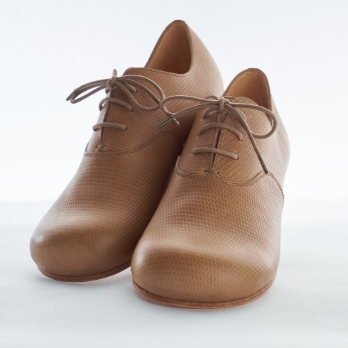 「～Tomokita～」履き心地の良さ＋足元を品よく引き立てる革靴を製作しております