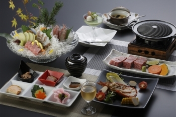 料理の品々。日本酒は、希少な種類もご用意「手塚ryokan」