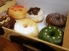 ドーナツ箱は4個以上でご利用可。1箱108円（税込）「laughterdoughnuts（ラフタードーナツ）」