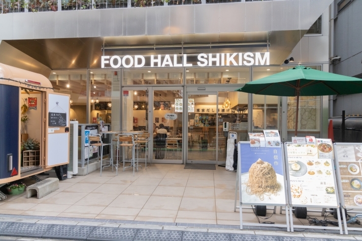 「FOOD HALL SHIKISM（フードホールシキズム）」志木駅より徒歩1分！　地域で繋がるお洒落なフードホール