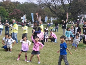 こどもが踊る！おとなも踊る!!