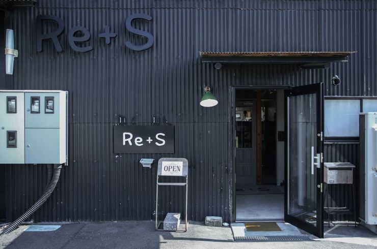 「Re+S（プラスエス）」新しいスタイル！　カフェのようなリフォームショップです。