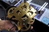約50年前のゼンマイ式掛け時計の心臓部「ムーブメント」（＾v