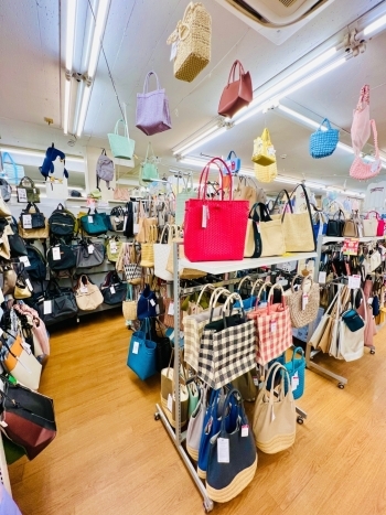 機能性のあるオシャレなバッグも豊富に取り揃えております。「ベニヤ 桜木店」