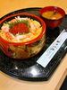 「新商品登場　かに、いくら丼！」