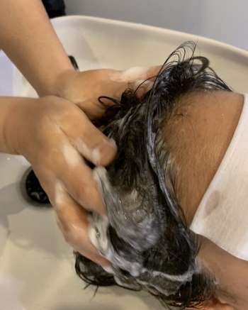 1．育毛成分50%配合のシャンプー剤でスッキリ洗浄「Ｔ-Ｗａｓｈ（ティー ウォッシュ）」