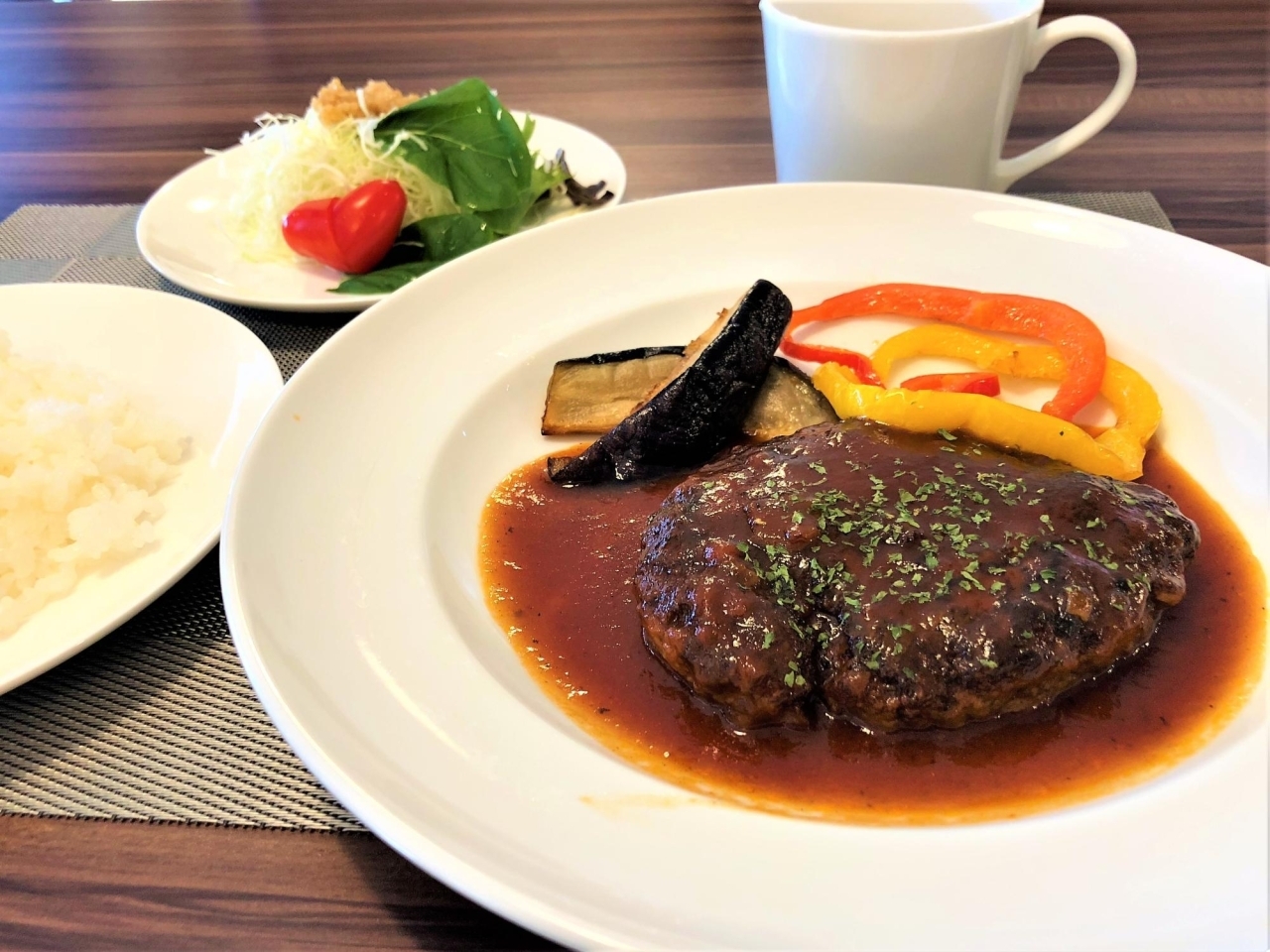 上田市の Cafe De Chou Chou カフェ ド シュシュ さんの ハンバーグランチ 上田 東御のおすすめランチ特集 まいぷれ 上田 東御 上田市の Cafe De Chou Chou カフェ ド シュシュ さんの ハンバーグランチ 上田 東御のおすすめランチ特集 まいぷれ 上田 東御