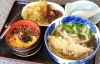 佐世保市白岳町にある「五十鈴うどん」の日替わりランチ