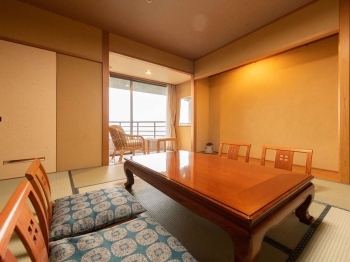 客室の窓からは姫川、四季折々の景色が一望できます「ホテル国富アネックス」