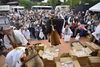 おもち撒き（パン・カップ麺・お菓子もあります）「2026年・八坂寺大祭 柴燈大護摩供　無魔成満しました」