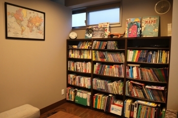 英語の本が読み放題の図書室はまるで異国のような空間です「Giggle Assist川口」
