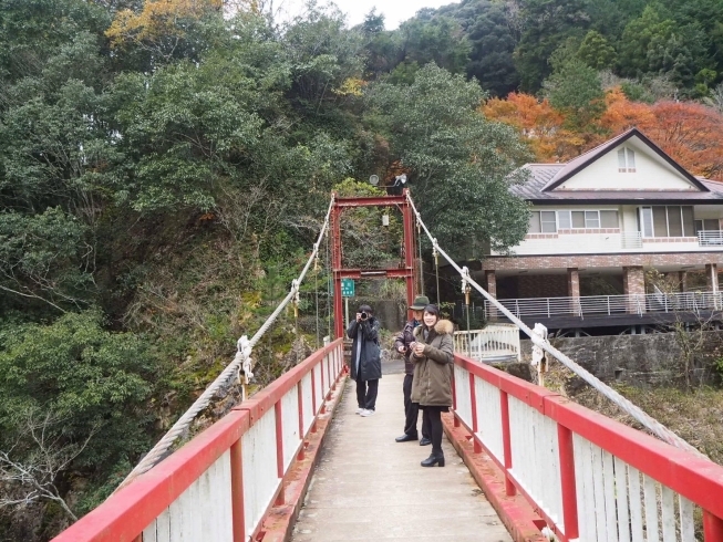 湯の風はづ 付近の赤い橋「③ななとかすみの湯谷温泉旅行」