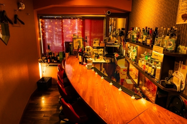 「Bar elfe」６席のひそかな癒しバー。お酒と楽しい時間を過ごして。