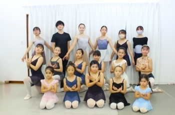 みんなで楽しくレッスンしています♪
生徒募集中♪「東京クラシックバレエアカデミー」