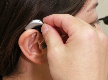 知識と経験が豊富な認定補聴器技能者が親切・丁寧に対応します「立川補聴器センター」