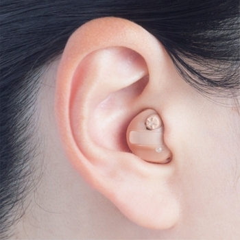 補聴器装用イメージ
リオネット補聴器　HI-C2シリーズ「めがねと補聴器のまみい」