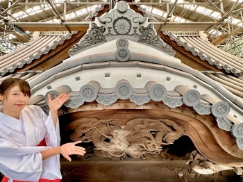 福島八幡宮の社殿を飾る翼竜「福島八幡宮」