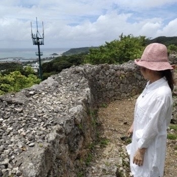 沖縄ユタの念珠
出張鑑定も承っております。久高島を遠くに眺めて「八王子霊感占い ネーネーの部屋」