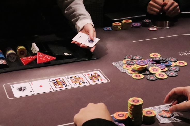 「新潟ギルド」ポーカーなどの本格カジノゲームが楽しめるアミューズメントバー
