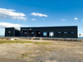 見晴らしがよく美しい海が見える場所。「海が見えるペット霊園 メモリアルホール「凛」」