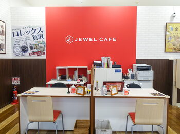 ドリンクやお菓子、雑誌、充電器などアメニティも充実♪「買取専門店 ジュエルカフェ大宮ステラタウン店」