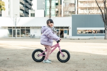 身長に合わせてサドルの高さ調整が可能◎「bixbi bikes japan」