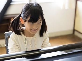 「聴く力」が大きく発達する幼児期にこそ最適な音楽体験を！「八王子音楽院」