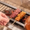 一本ずつ串打ちしている炭火焼鳥
炭火でふっくらジューシーに！「つちよし」