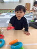 「「もぐもぐ」も「あそび」もじっくりと｜おやつ時間＆お部屋あそびの様子」