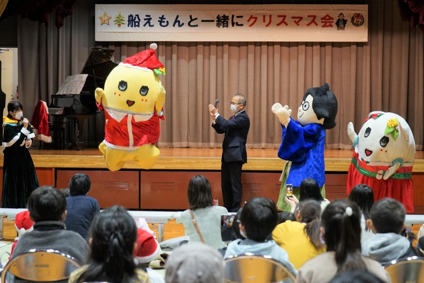ふなっしーがサンタの衣装に身を包んでサプライズ登場 クリスマスプレゼントを配りました 編集部のつぶやき 千葉 船橋 市川 習志野 まいぷれ 船橋市 ふなっしーがサンタの衣装に身を包んでサプライズ登場 クリスマスプレゼントを配りました 編集部のつぶやき 千葉 船橋 市川 習志野 まいぷれ 船橋市