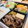 和牛すき焼き弁当。2,160円。人気のお弁当です。「入学・進学祝いと会社行事に｜箱御膳懐石＆和牛弁当配達（法事・家族葬にも対応）」