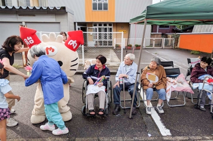 胎内市のマスコットキャラクター「やらにゃん」も駆けつけました♪