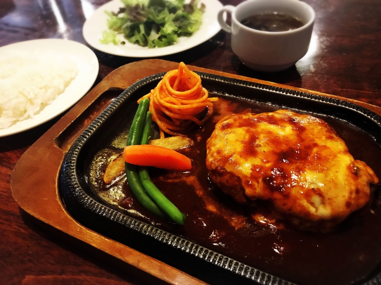 カフェレストラン瑠奈 瑠奈チーズハンバーグ200g まいぷれ編集部のオススメ ランチ特集 まいぷれ 盛岡 滝沢 矢巾 八幡平 雫石 カフェレストラン瑠奈 瑠奈チーズハンバーグ200g まいぷれ編集部のオススメ ランチ特集 まいぷれ 盛岡 滝沢 矢巾 八幡平 雫石