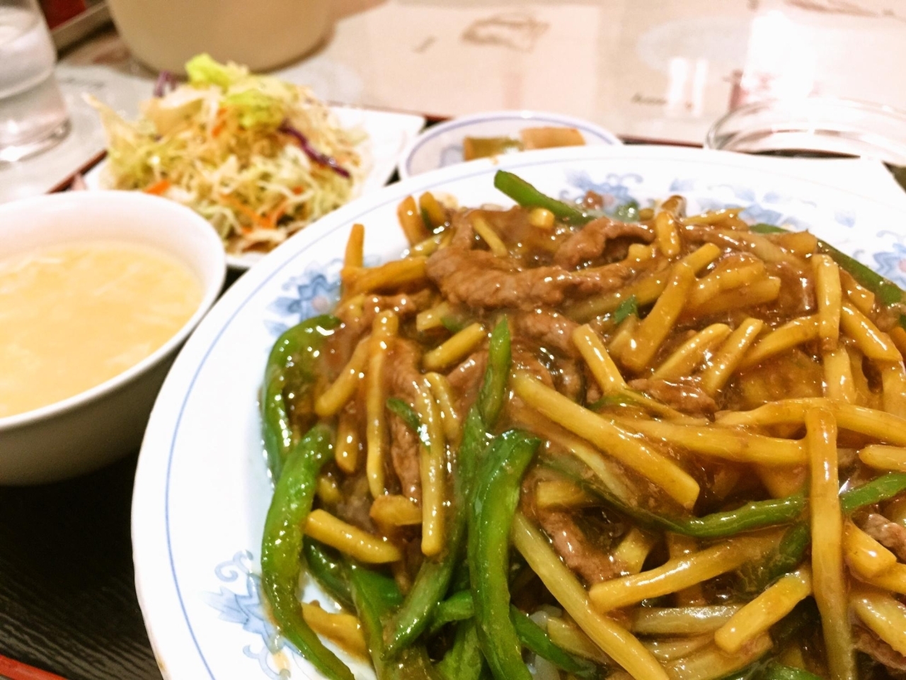 中国料理 新新飯店 しんしんはんてん 野菜たっぷり チンジャオロース丼 葛飾区周辺のおすすめランチ特集 名店から穴場まで まいぷれ 葛飾区 中国料理 新新飯店 しんしんはんてん 野菜たっぷり チンジャオロース丼 葛飾区周辺のおすすめランチ特集 名店から穴場まで まいぷれ 葛飾区