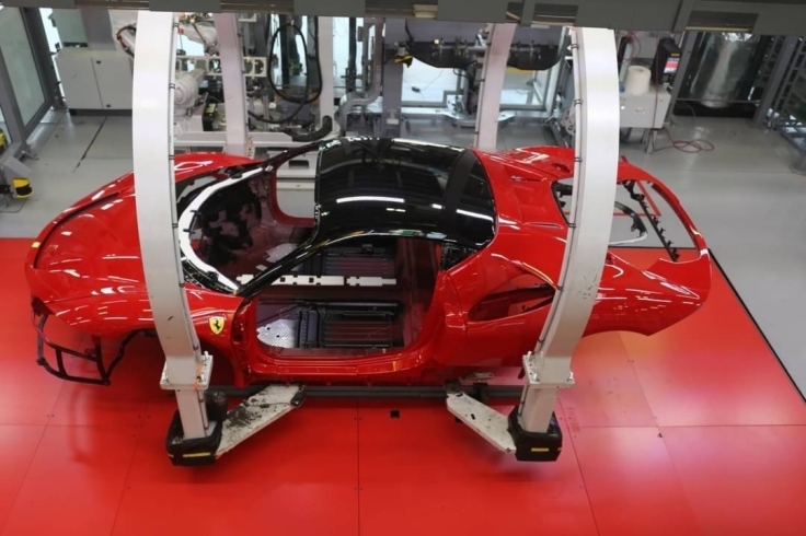 「Ferrari SF90 STRADALEが完成し㊗️ 日本に到着しました(^○^)」