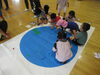 みんなで協力して貼り絵に挑戦「作戦会議！」