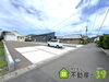 左１号棟、右２号棟🏠「【即内覧可✨】焼津市高新田１・２号棟完成しました🏠駐車場広々🚗２号棟リビングエアコン付き！ゆとりの４ＬＤＫ♪人気の平屋建♪のどかな住環境🏠焼津市・藤枝市・島田市のおうちさがしは不動産の３９へお任せください🐰」