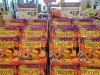 「店内がハロウィンムードに！限定お菓子コーナー展開中」
